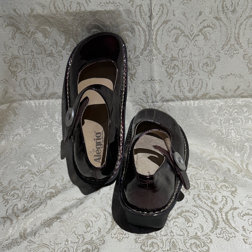 Alegria Women’s Shiny Burgundy Shoes